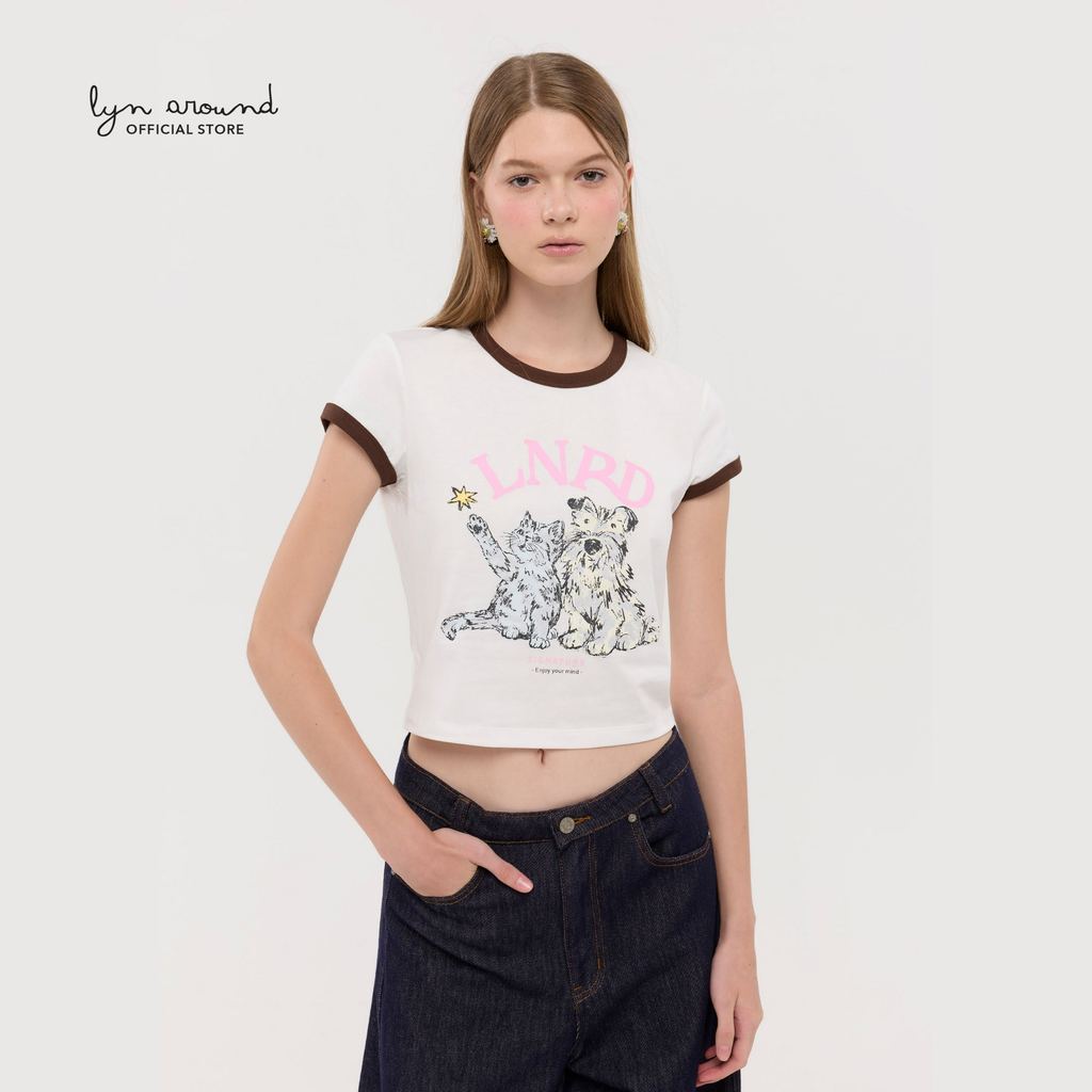 Lyn around - เสื้อยืดครอปแขนสั้นพิมพ์ลาย คอลเลกชัน LNRD Signature (A26FGWA185)