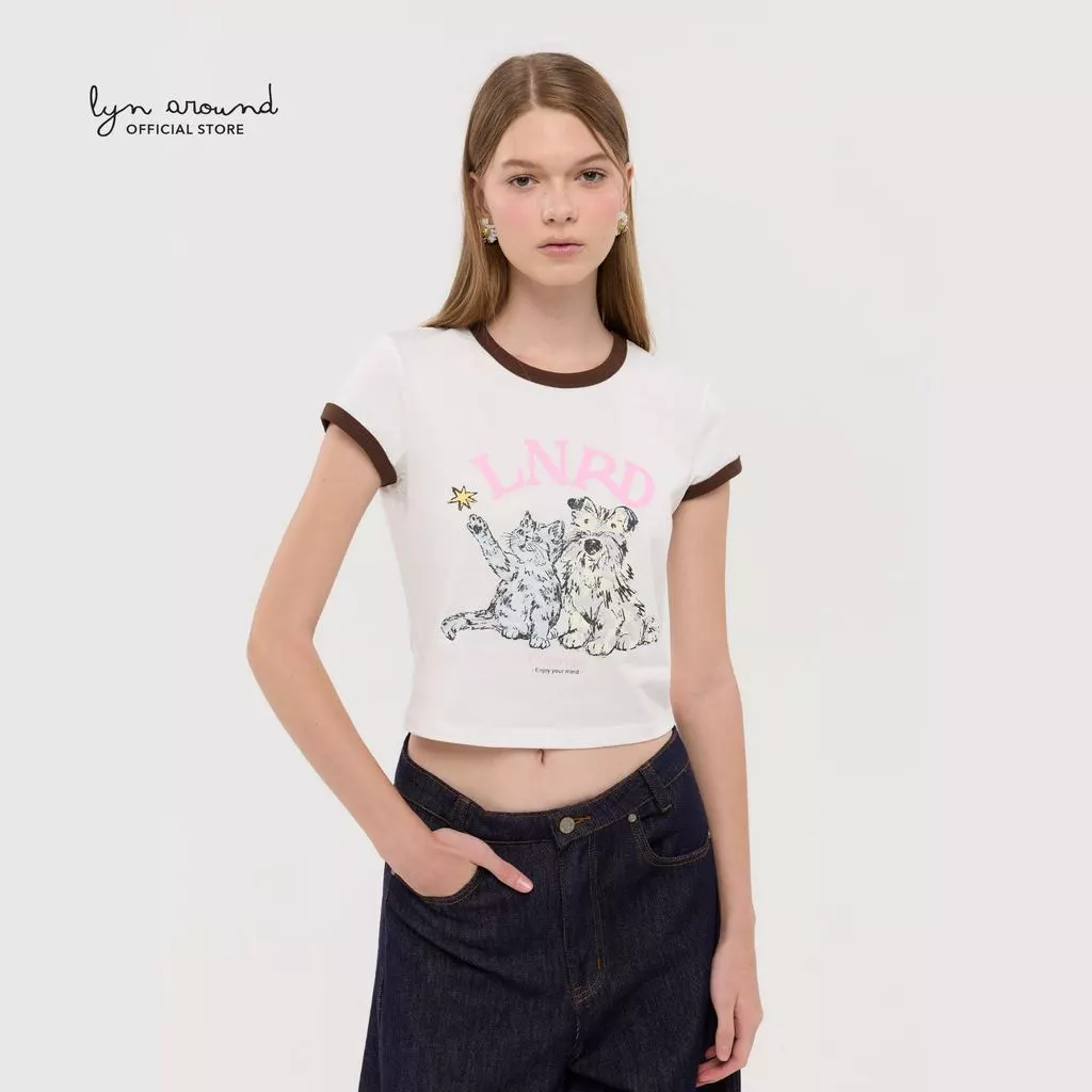 Lyn around - เสื้อยืดครอปแขนสั้นพิมพ์ลาย คอลเลกชัน LNRD Signature (A26FGWA185)