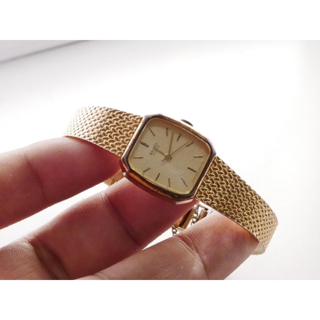นาฬิกา Vintage มือสองญี่ปุ่น Seiko ชุบทอง 5421 5060 Integrated Bracelet ผู้หญิง Quartz รูปทรงเบาะ 20