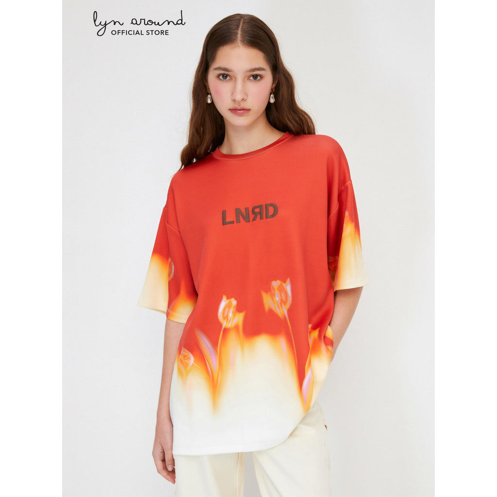 Lyn around - เสื้อแขนสั้นพิมพ์ลายดอกไม้ คอลเลกชัน Melt Bloom (A26RGWA001)