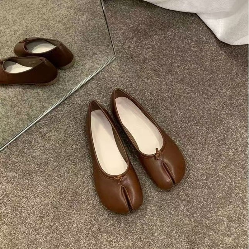 StrideWing รองเท้าแฟลตผู้หญิง ใส่สบายและง่ายต่อการสวม สีส้มคลาสสิก สไตล์แฟชั่นและเข้ากับทุกชุด