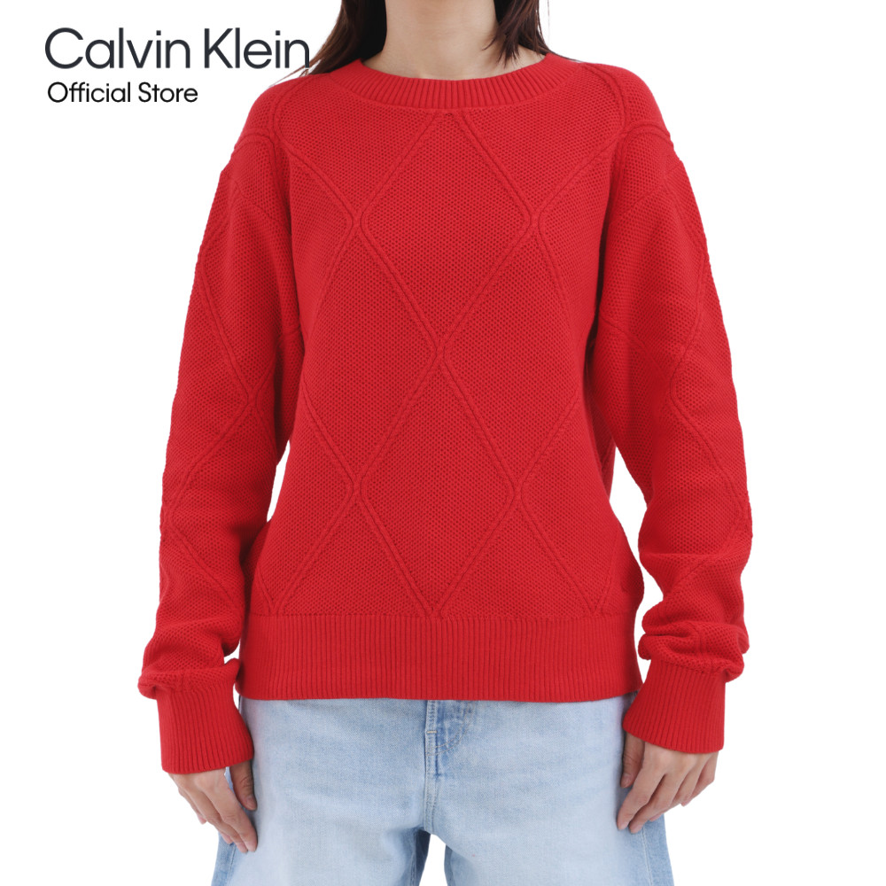 CALVIN KLEIN เสื้อสเวตเตอร์แขนยาวผู้หญิง Diamond Knit Crewneck Sweater รุ่น 47H354G VTW-สี Chili Red