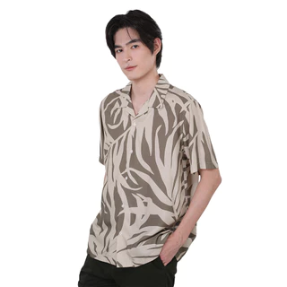 John Henry เสื้อเชิ้ตผู้ชายแขนสั้น ทรงใส่สบาย รุ่น JH S226MSSRL05 - สีเขียวขี้ม้า