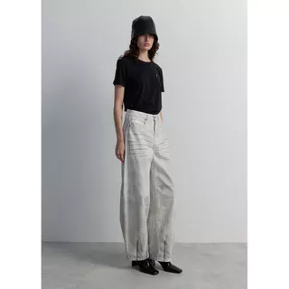 CPS เสื้อยืดคอกลมแต่งปิ๊กโลโก้ ผู้หญิง BASIC CREWNECK TEE รุ่น C26WGWA127 (AW26#P1)