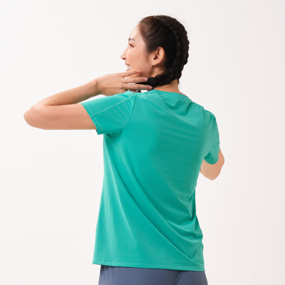 Skechers สเก็ตเชอร์ส เสื้อยืดแขนสั้นผู้หญิง Women Walking Performance Short Sleeve Tee - SP126W011-01K1 — صورة 4