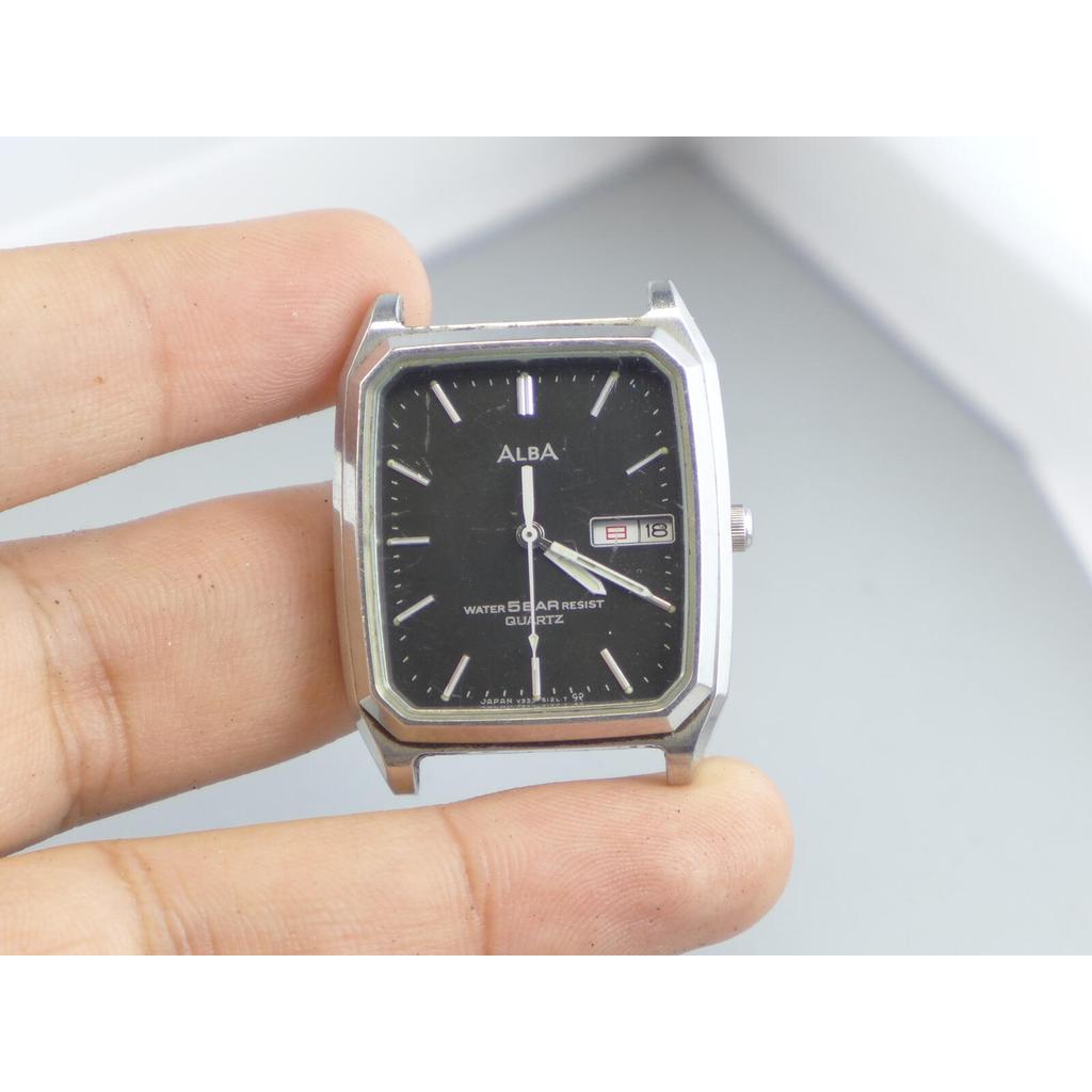 นาฬิกา Vintage มือสองญี่ปุ่น  Alba  V333 5070 หน้าปัดสีดำ ผู้ชาย ควอตซ์   ทรงแปดเหลี่ยม 30mm