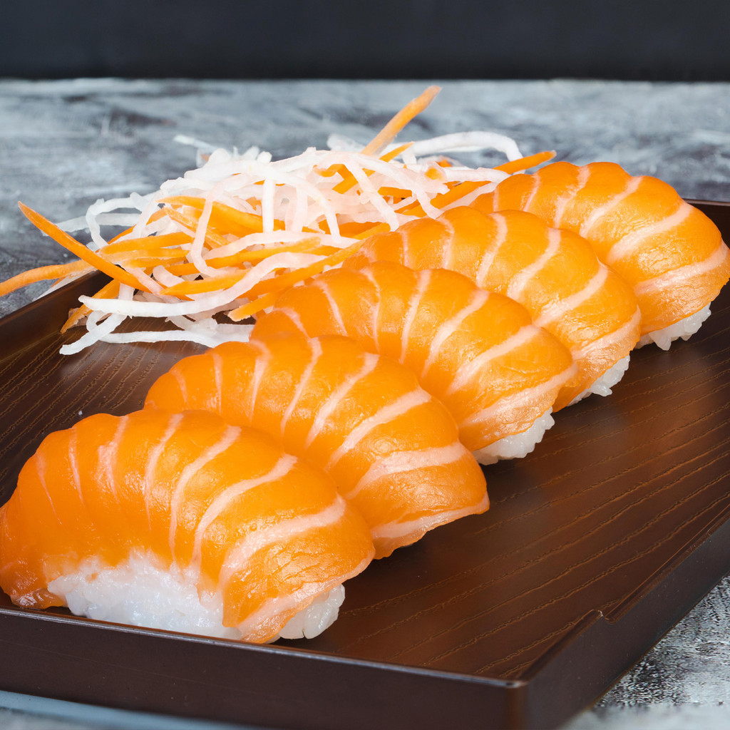 [0244400] The Gastro Salmon Sushi ซูชิหน้าแซลมอน