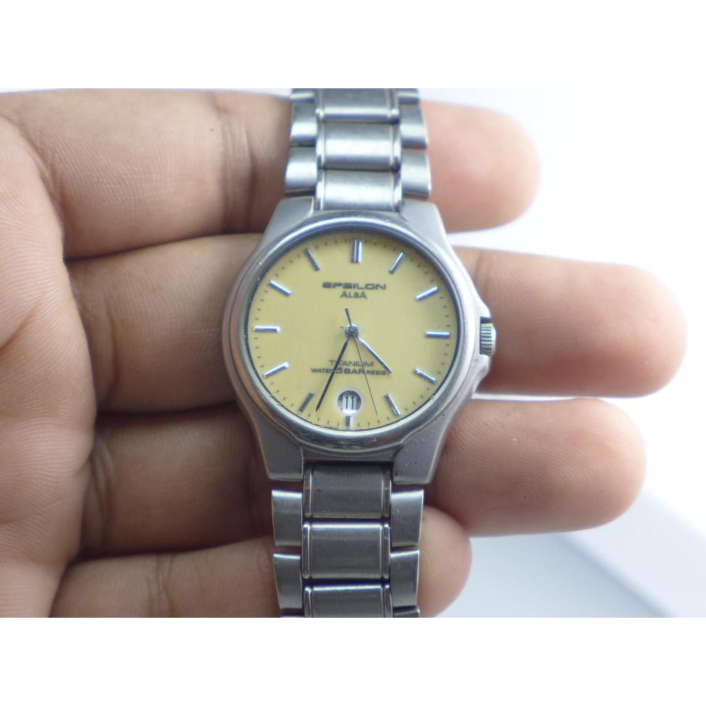 นาฬิกา Vintage มือสองญี่ปุ่น ALBA EPSILON V733 0100 QUARTZ ผู้ชาย ทรงกลม กรอบเงิน หน้าเหลือง สายTita