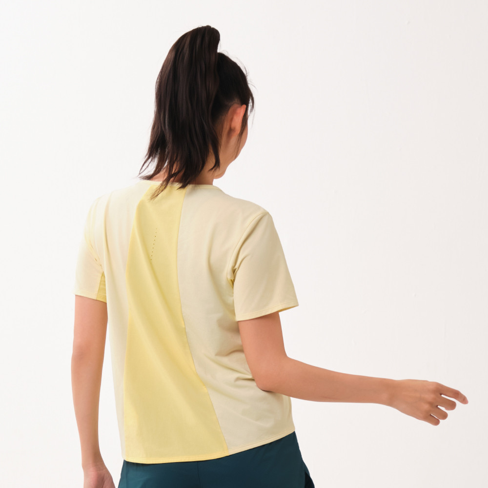 Skechers สเก็ตเชอร์ส เสื้อยืดแขนสั้นผู้หญิง Women Running Performance Short Sleeve Tee - SP226W034-002M (latest) — صورة 4