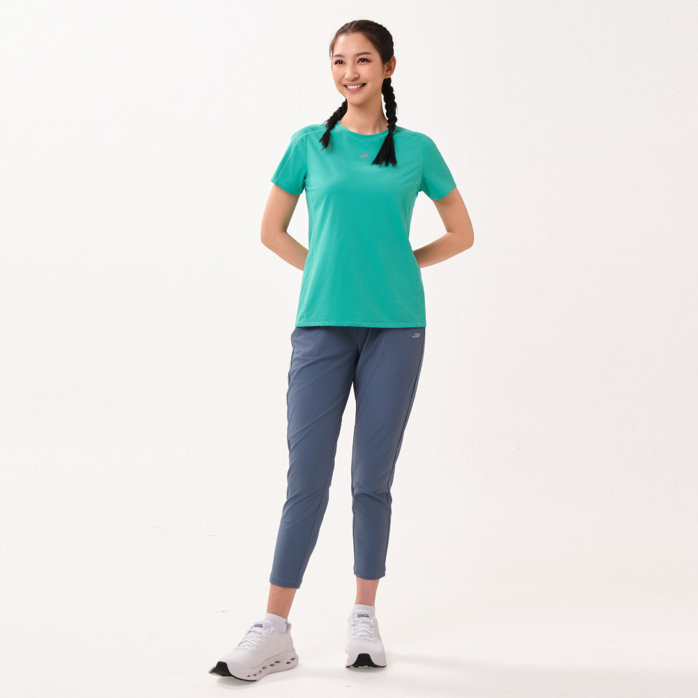 Skechers สเก็ตเชอร์ส เสื้อยืดแขนสั้นผู้หญิง Women Walking Performance Short Sleeve Tee - SP126W011-01K1 — صورة 6