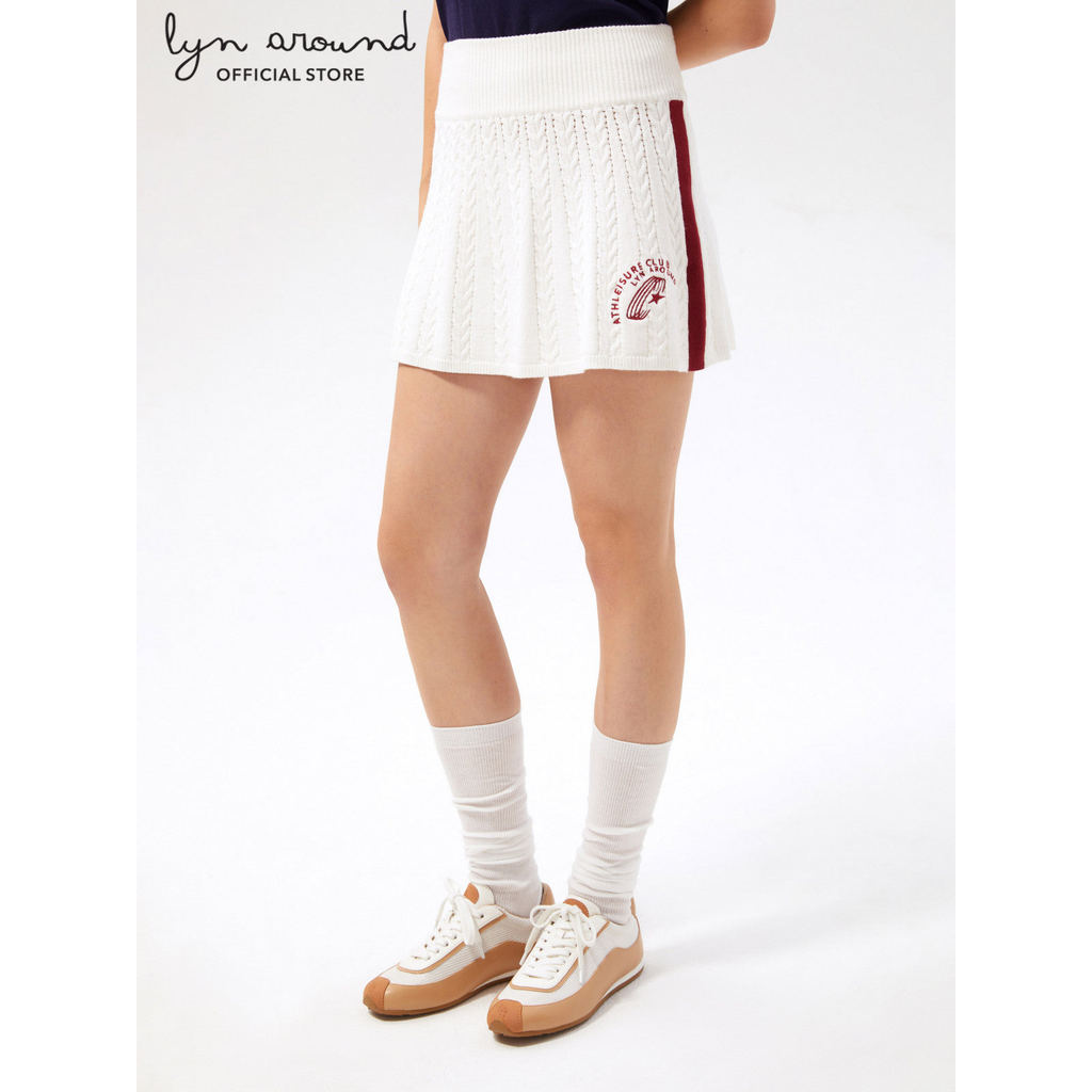 Lyn around - กระโปรงสั้นเคเบิ้ลนิตปักโลโก้ คอลเลกชัน Like a Virgin (A26CGWB028)