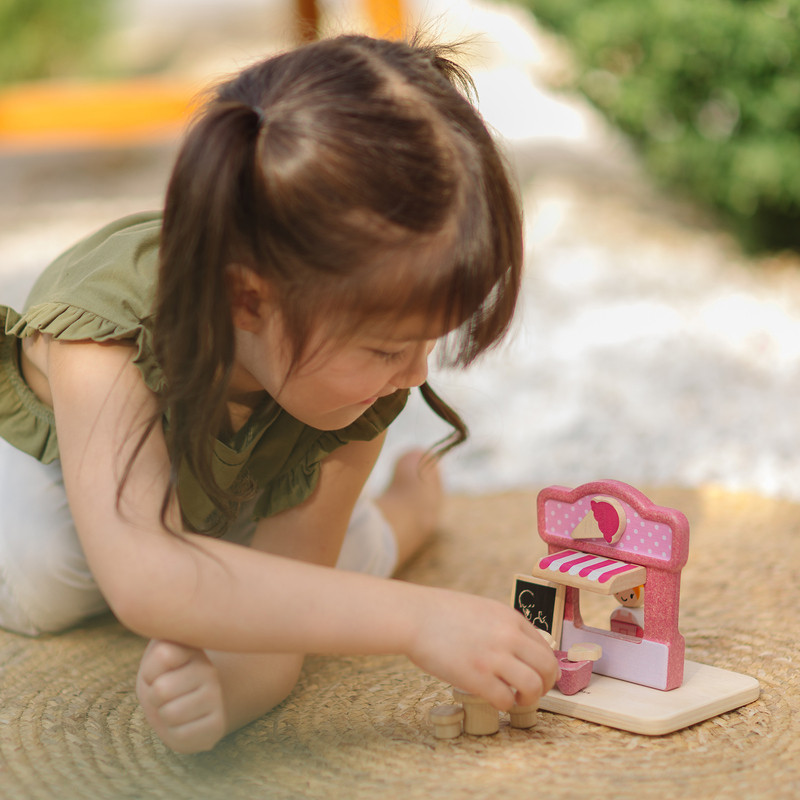 PlanToys محل آيس كريم خشبي 2633 ‏(3+) — صورة 4