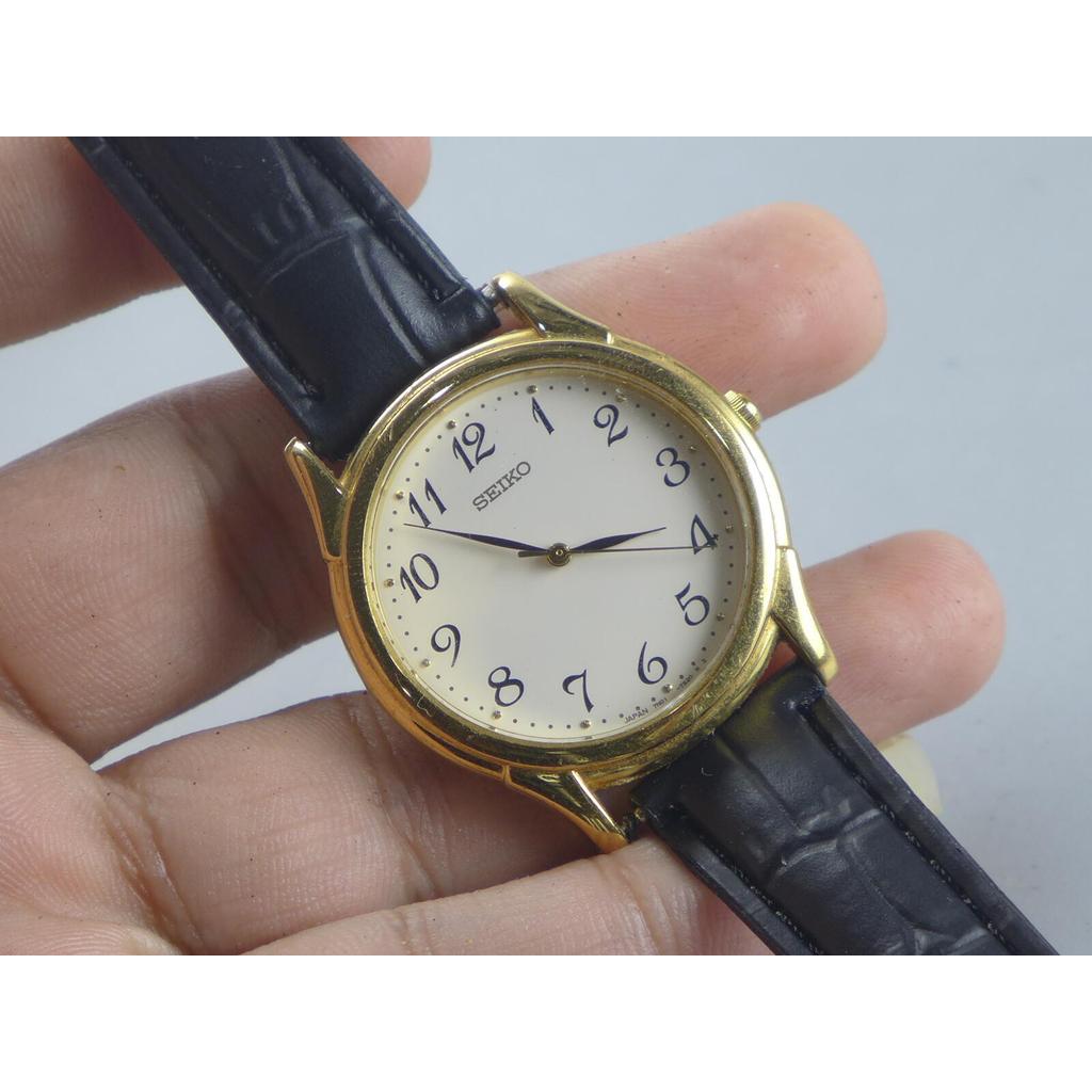 นาฬิกา Vintage มือสองญี่ปุ่น  Seiko 7N01 7140 หน้าปัดตัวเลข ผู้ชาย ควอตซ์   ทรงกลม 35mm