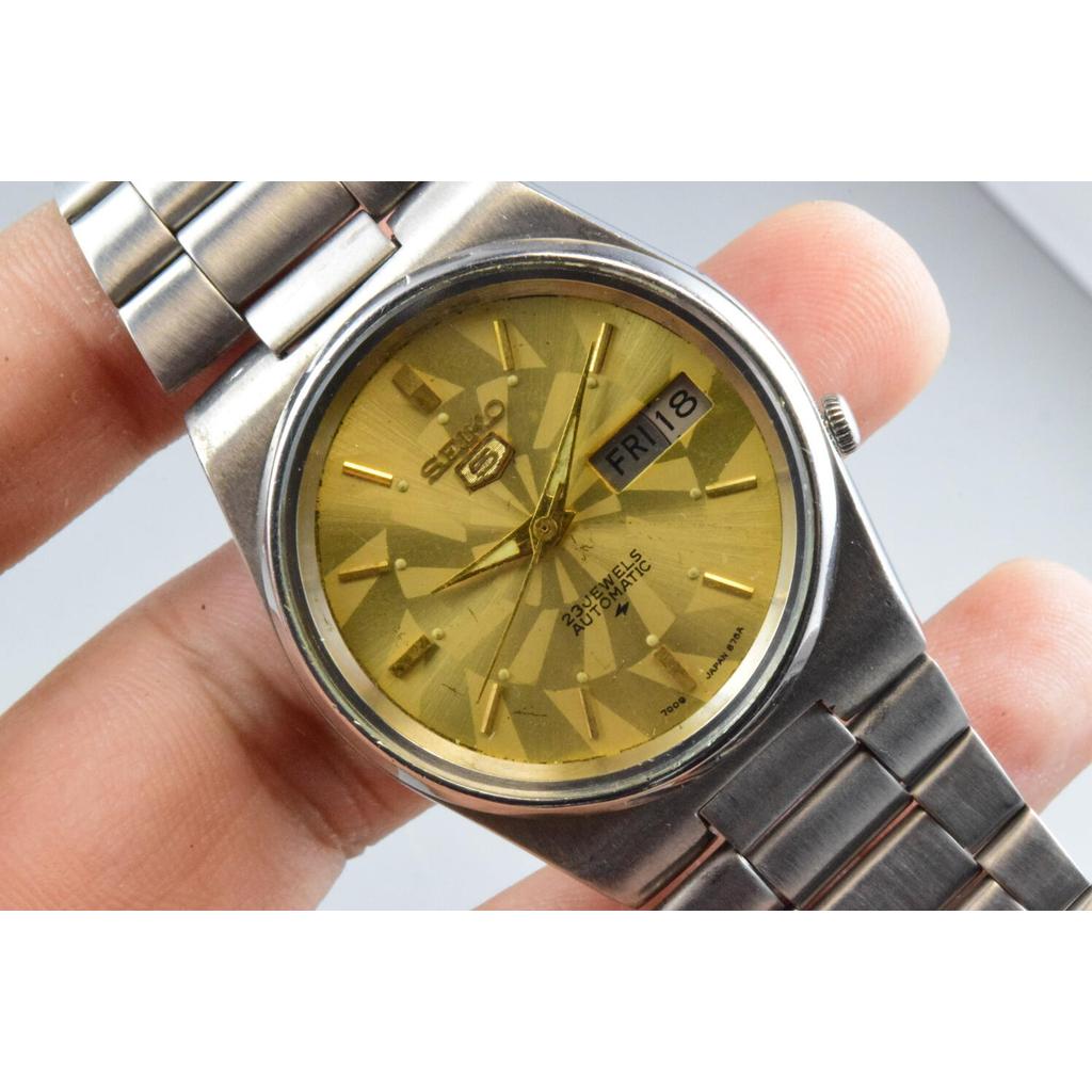 นาฬิกา Vintage มือสองญี่ปุ่น SEIKO 5  Automatic 7009 6001 ผู้ชาย ทรงกลม กรอบเงิน หน้าทอง ต้องซ่อม 36
