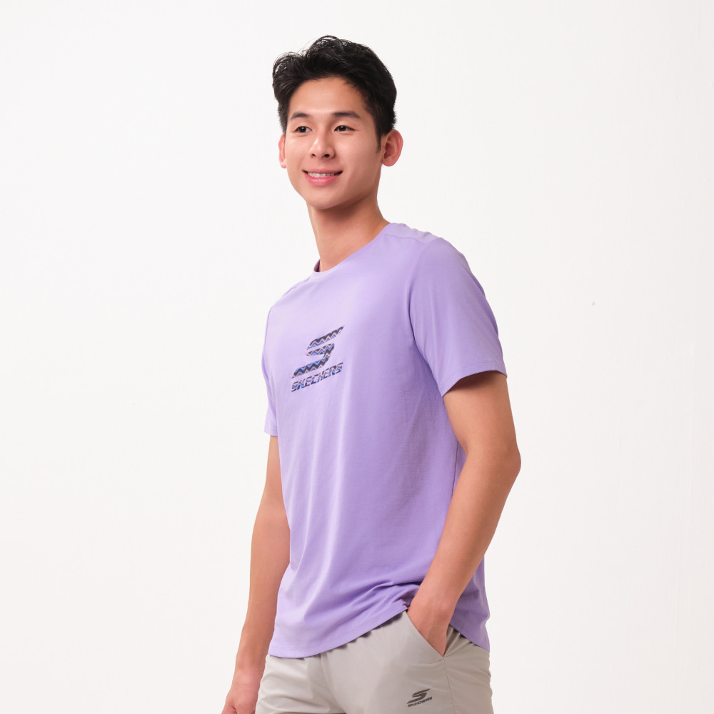 Skechers สเก็ตเชอร์ส เสื้อยืดแขนสั้นผู้ชาย Men Walking Performance Short Sleeve Tee - SP126M114-00P0 — صورة 3