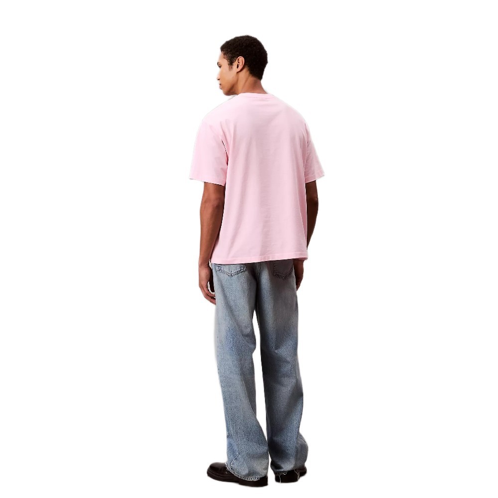 CALVIN KLEIN เสื้อยืดคอกลมแขนสั้นผู้ชาย ทรง Relaxed รุ่น 4RC829G TFS-สี Blush Pink - รูปที่ 3