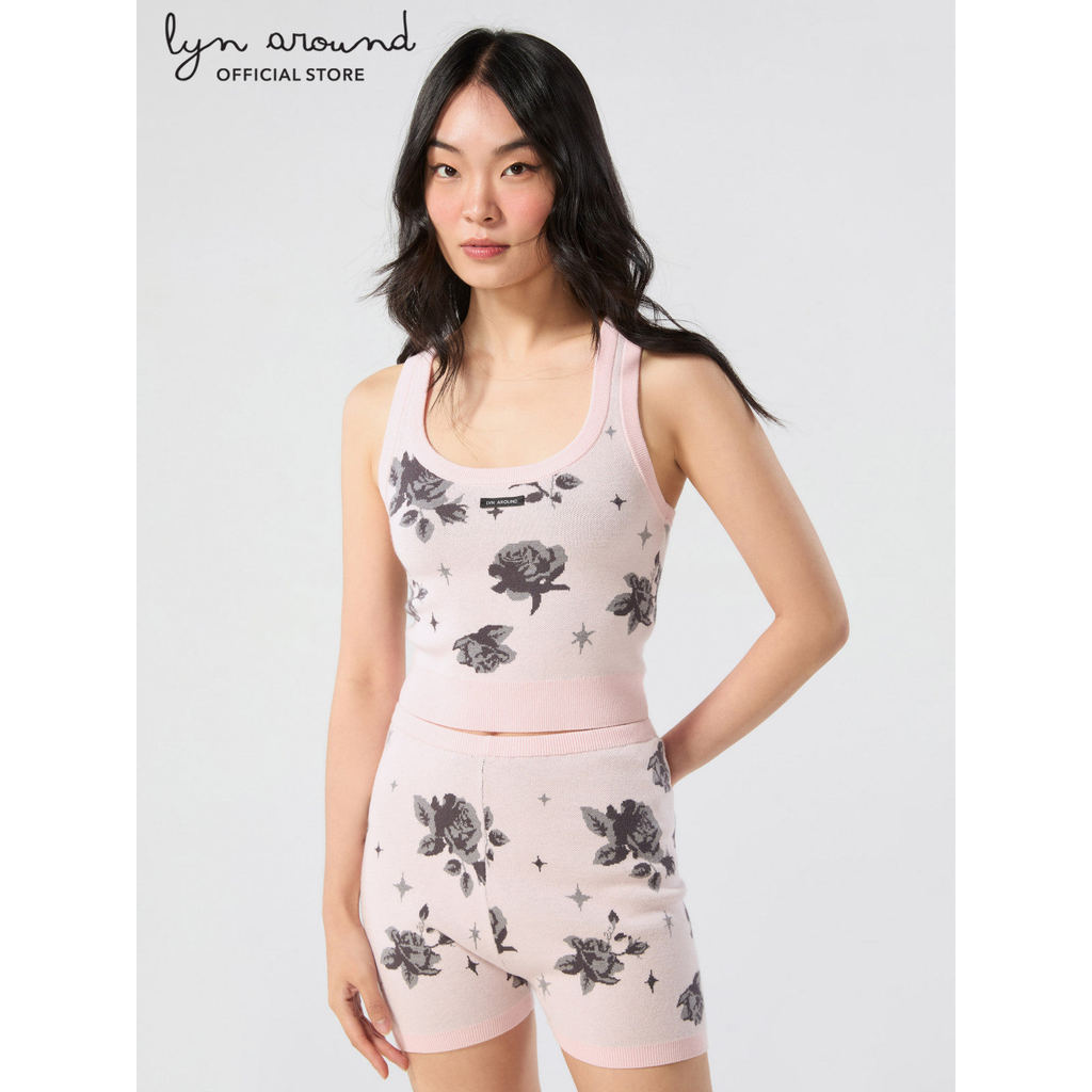 Lyn around - เซ็ทเสื้อผ้านิตลายกุหลาบและกางเกงขาสั้น คอลเลกชัน Rodeo Rose (A26CGWA165)