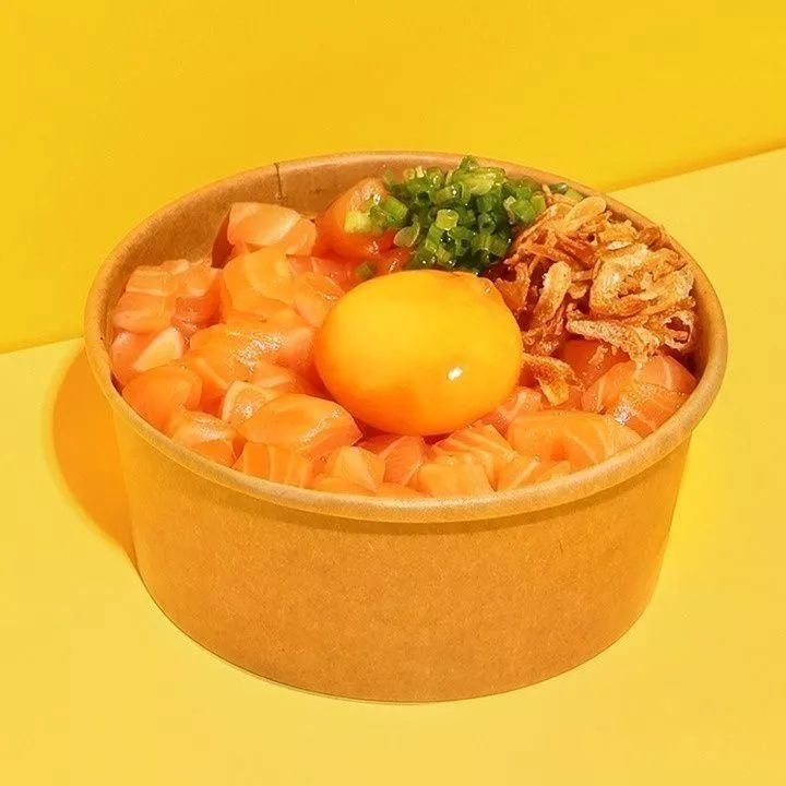 Kiiro Sushi ข้าวหน้าแซลมอนดิบหั่นเต๋า ไข่ดอง (ลดจาก 265.-) [ขาย 11 ก.ค. 68 - 31 ธ.ค. 68]