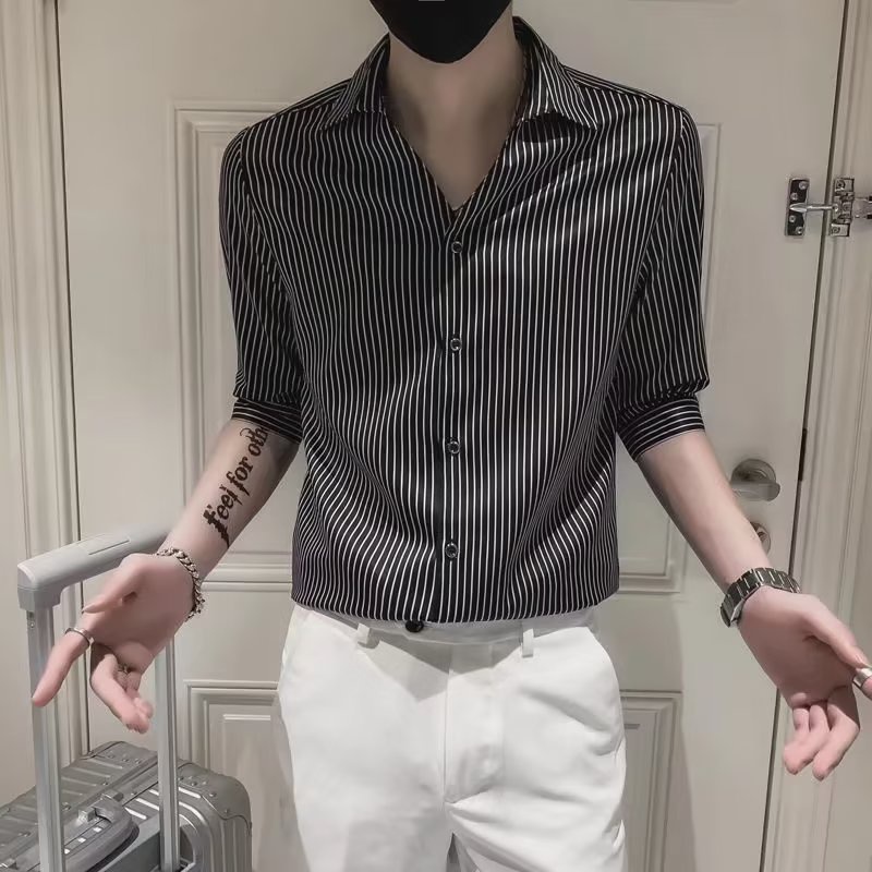 เสื้อเชิ้ตลายทางผู้ชายผ้าคุณภาพสูงแฟชั่นสไตล์เกาหลียอดนิยมสำหรับฤดูร้อน