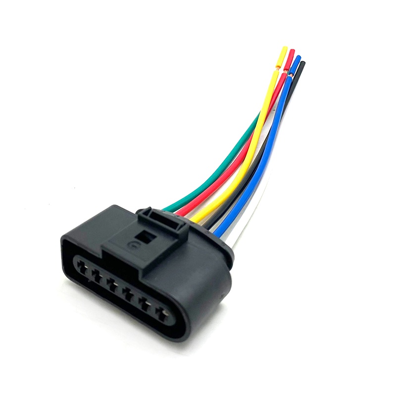 รถปลั๊กปลั๊กสายไฟเหมาะสําหรับ Audi A4LB9 Q5 C7A6L ปั๊มเบนซิน Controller ปลั๊กสายไฟ 1J0 973 726 อุปกร