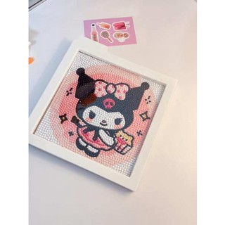 sticker ภาพวาดเพชร Kuromi Sanrio สติกเกอร์เพชร DIY ที่ทำด้วยมือสร้างสรรค์สำหรับเด็กสามารถใช้เป็นภาพวาดตกแต่งเดสก์ท็อปได้