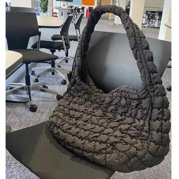 ญี่ปุ่น Daigou COS Cloud Bag ขนาดใหญ่ 2023 Niche ความจุขนาดใหญ่ Dumpling Cross-Body Down Bag Tote Bag
