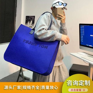กระเป๋าแคนวาส HOS กระเป๋าผ้าสักหลาดรุ่นใหม่ Klein Blue กระเป๋าช้อปปิ้งพร็อพความจุขนาดใหญ่ Tot กระเป๋าสะพายไหล่เดียวแมทช์ลุคง่าย
