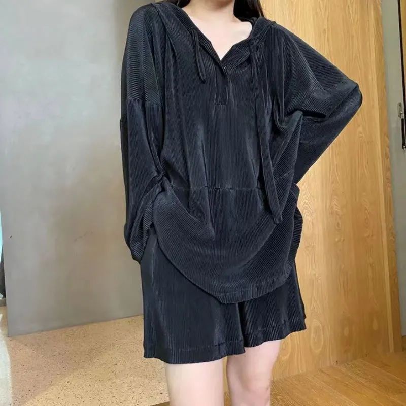 ชุดเซ็ทสาวอวบ set 2ชิ้น เสื้อแขนยาวมีฮู้ด-กางเกงขาสั้น ผ้าบาง ทรงหลวม พลัสไซซ์ แฟชั่นผู้หญิงอวบอ้วน อก43-59