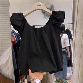 เสื้อน่ารักสาวอวบ เสื้อเชิ้ตแขนเล็กสไตล์ฝรั่งเศสหวานลดอายุสไตล์ตะวันตกสำหรับผู้หญิงแบบใหม่ฤดูร้อนปี2023ดีไซน์เฉพาะกลุ่มเสื้อเปิดกระดูกไหปลาร้า