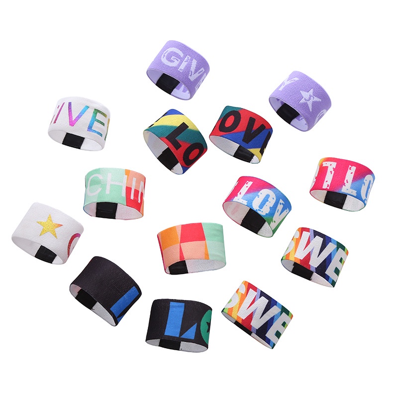 พร้อมส่ง เด็กชายเล่นกีฬาบาสเกตบอลข้อมือ / ดูดเหงื่อ ที่ข้อมือ / เด็ก ๆ เต้นระบำเปลื้องผ้า