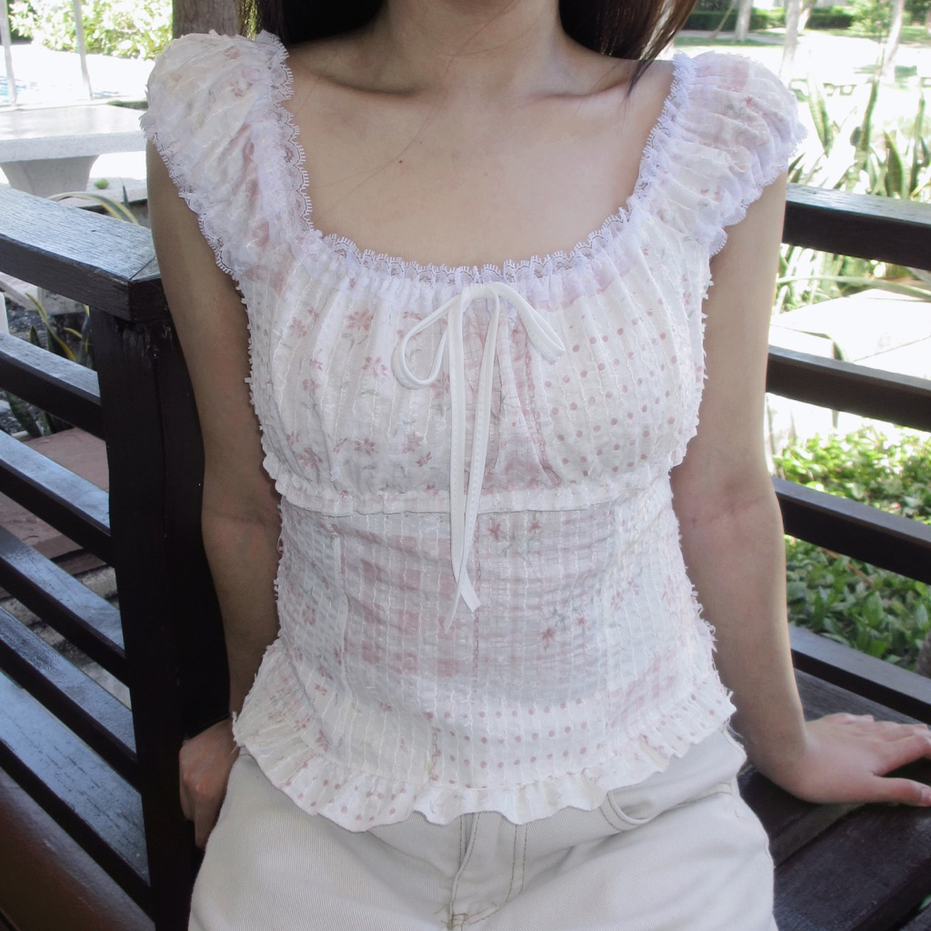 Monie studio | Blossom Lace Princess Smocked Top เสื้อสไตล์เวียดนามคอร์เซ็ทลายดอกไม้ชมพูเสื้อคอเหลี่ยมลูกไม้ลุคคุณหนู