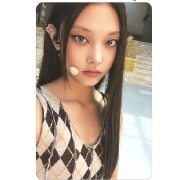 [deal]Card off Haerin newjeans [รวมค่าจัดส่งแพ็คเกจ!]