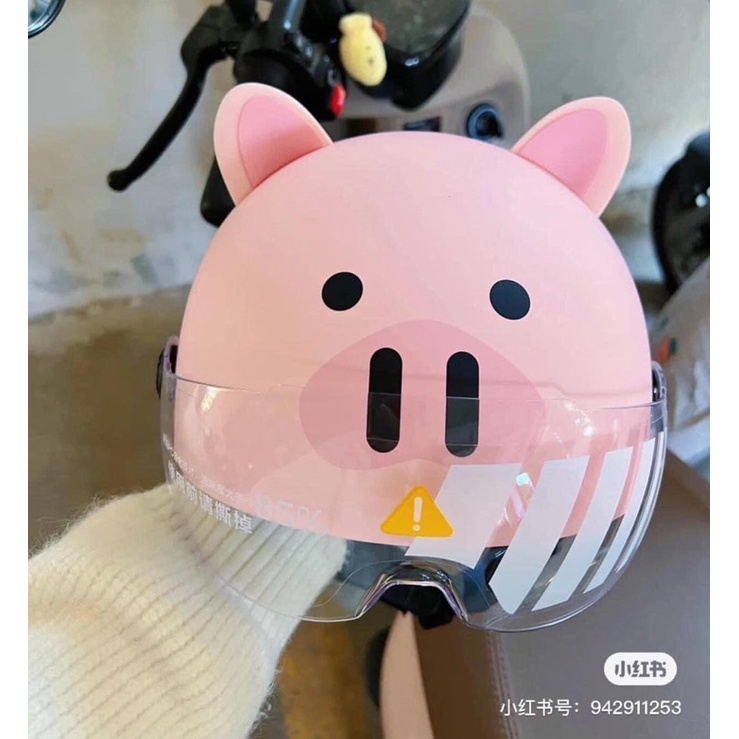หมวกกันน็อคหมูสีชมพูหายน่ารัก