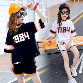 [พร้อมส่ง] เสื้อผ้าเด็กผู้หญิงอายุ 3-14 ปีชุดกีฬาเสื้อผ้าฤดูร้อน 2023 อินเทรนด์เวอร์ชั่นเกาหลีของเด็กใหญ่แฟชั่นฤดูร้อนแขนสั้นกางเกงขาสั้นชุดสองชิ้น