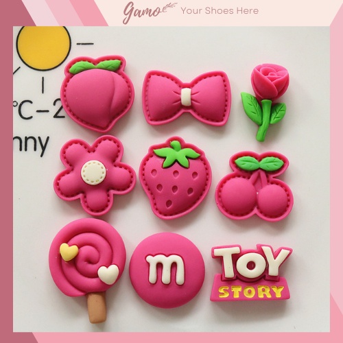 ชุด 14 Jibbitz Crocs,, Crocs สติ ๊ กเกอร ์ , Charm ✺ Cross Theme Strawberry Toy Story LOTSO DIY พลาสติกแข ็ งสําหรับ Gamo Mules