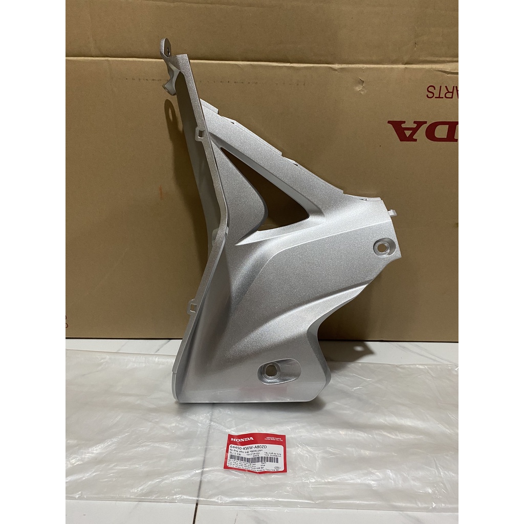WAVE S110 (2011) ฝาครอบท่อแฟริ่งซ้าย สีเงิน *NH411M* แท้ Honda (64450-KWW-A80ZD)