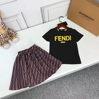 Fendi ชุดเดรสกระโปรง ผ้าฝ้าย แขนสั้น ทรงหลวม พิมพ์ลายตัวอักษร F แฟชั่นฤดูร้อน สไตล์ตะวันตก สําหรับเด็กผู้หญิง