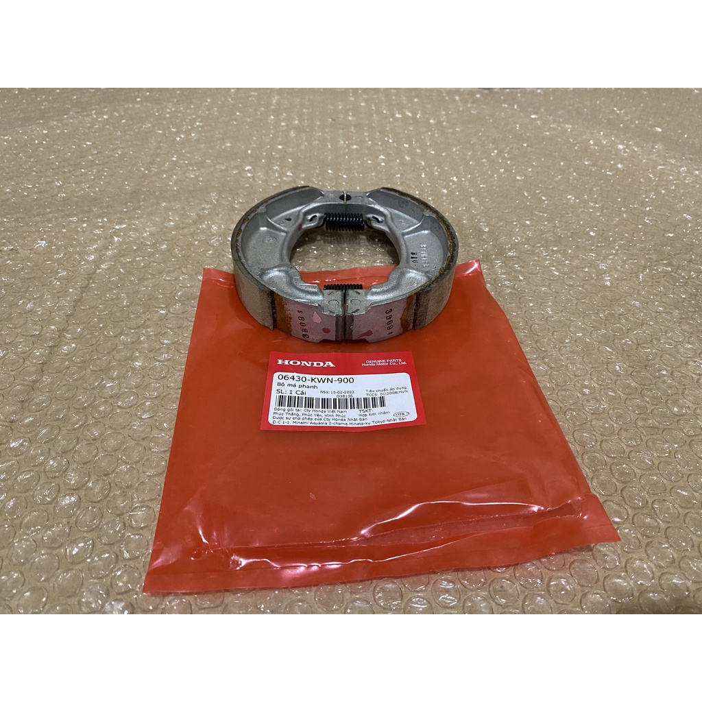 ของแท้ Honda Vision, Air Blade (2013) ชุดผ้าเบรค (06430-KWN-900)