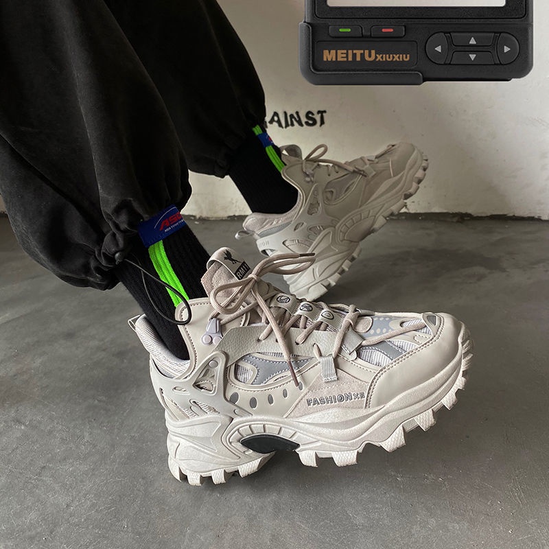 ใหม่รองเท้าพ่อผู้ชายด้านในเพิ่มความสูงหนาsoled Martin Bootsโดยรวมรองเท้าเกาหลีรุ่นอินเทรนด์All-Matchสะท้อนแสงรองเท้าผู้ชาย