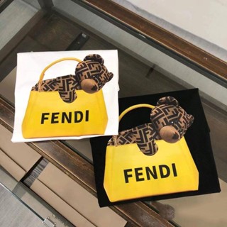 Fendi ใหม่ เสื้อยืดแขนสั้น ผ้าฝ้ายแท้ ลายหมี สีดํา และสีขาว สําหรับผู้ชาย และผู้หญิง 2023