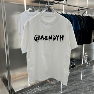 Givenchy เสื้อยืดแขนสั้น คอกลม เปิดไหล่ พิมพ์ลายกราฟฟิติตัวอักษร แฟชั่นคู่รัก