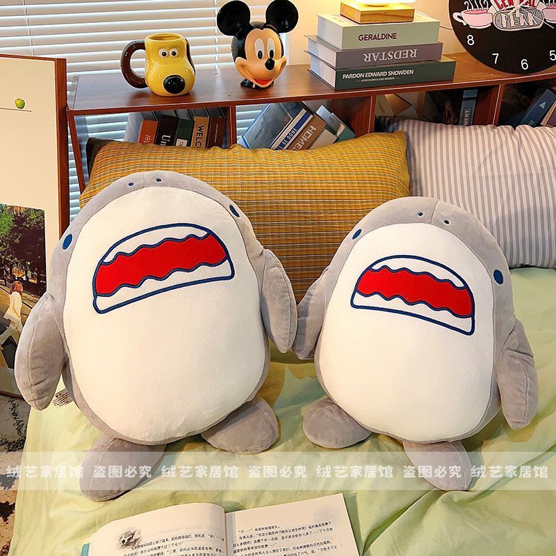 ผ้าห่ม 1.5*1.7m พร้อมหมอน 45cm office 3 in 1 รูปทรง Baby Shark สุดน่ารัก สินค้า QCCC