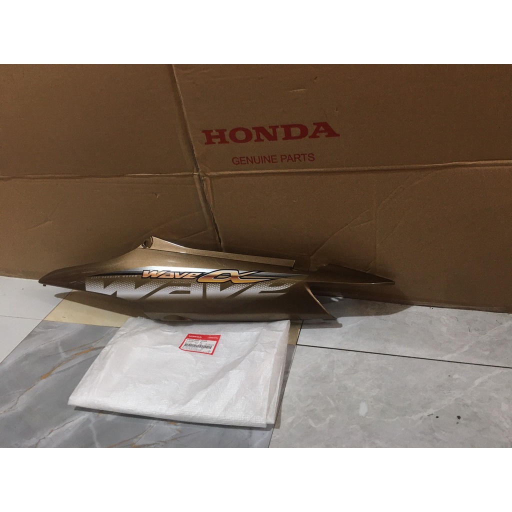 ฝาครอบด้านซ้าย | ฝาครอบตัวถัง Honda Wave A100 (2011) แท้ สี Bronze Gold *Y208* (64650-KWY-A20ZB)