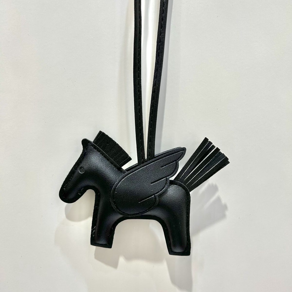 Hermes ใหม่ จี้ห้อยกระเป๋า หนัง รูปดอกเพกาซัส ประดับพู่น่ารัก อเนกประสงค์ สําหรับห้อยกระเป๋า รถยนต์