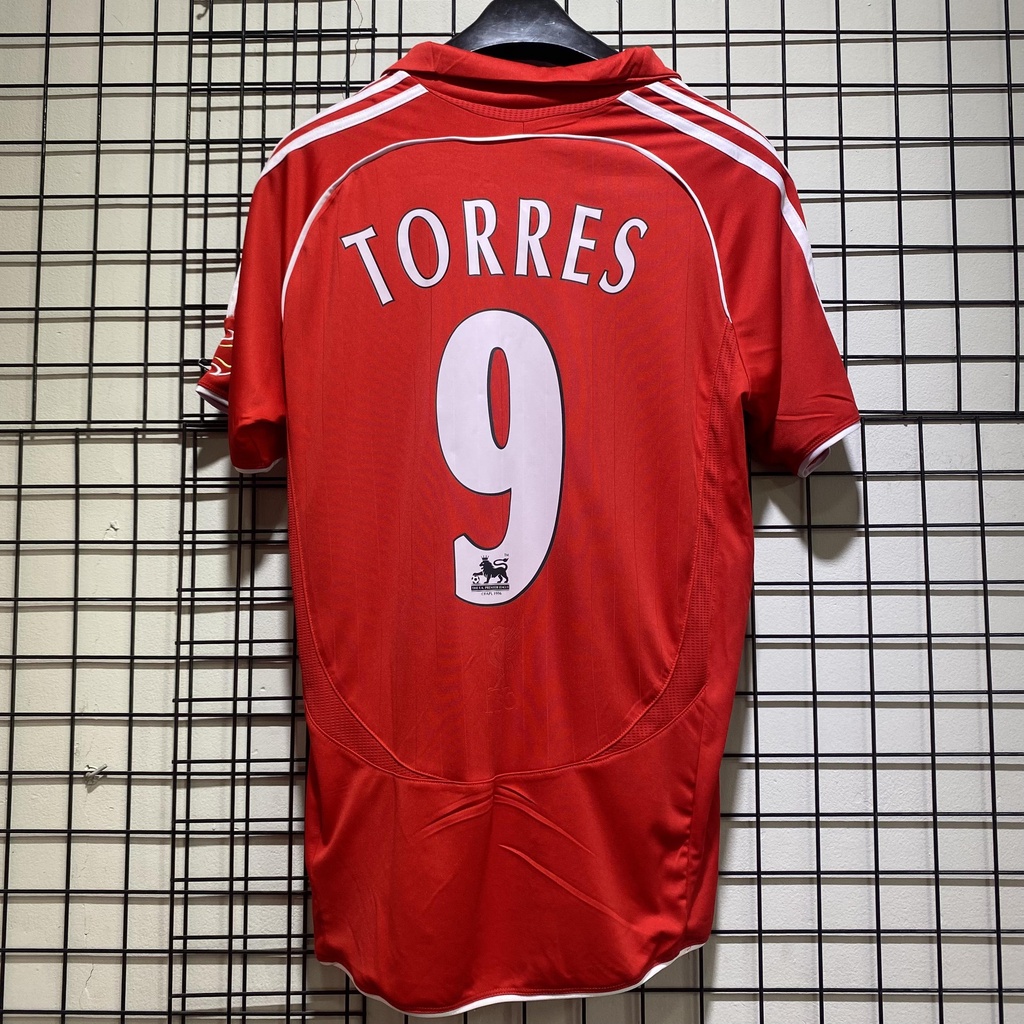 เสื้อฟุตบอลย้อนยุค Liverpool 2006 สีแดง In Torres-9 Cotton ผ้าโพลีเอสเตอร์ มีป้ายเดิม