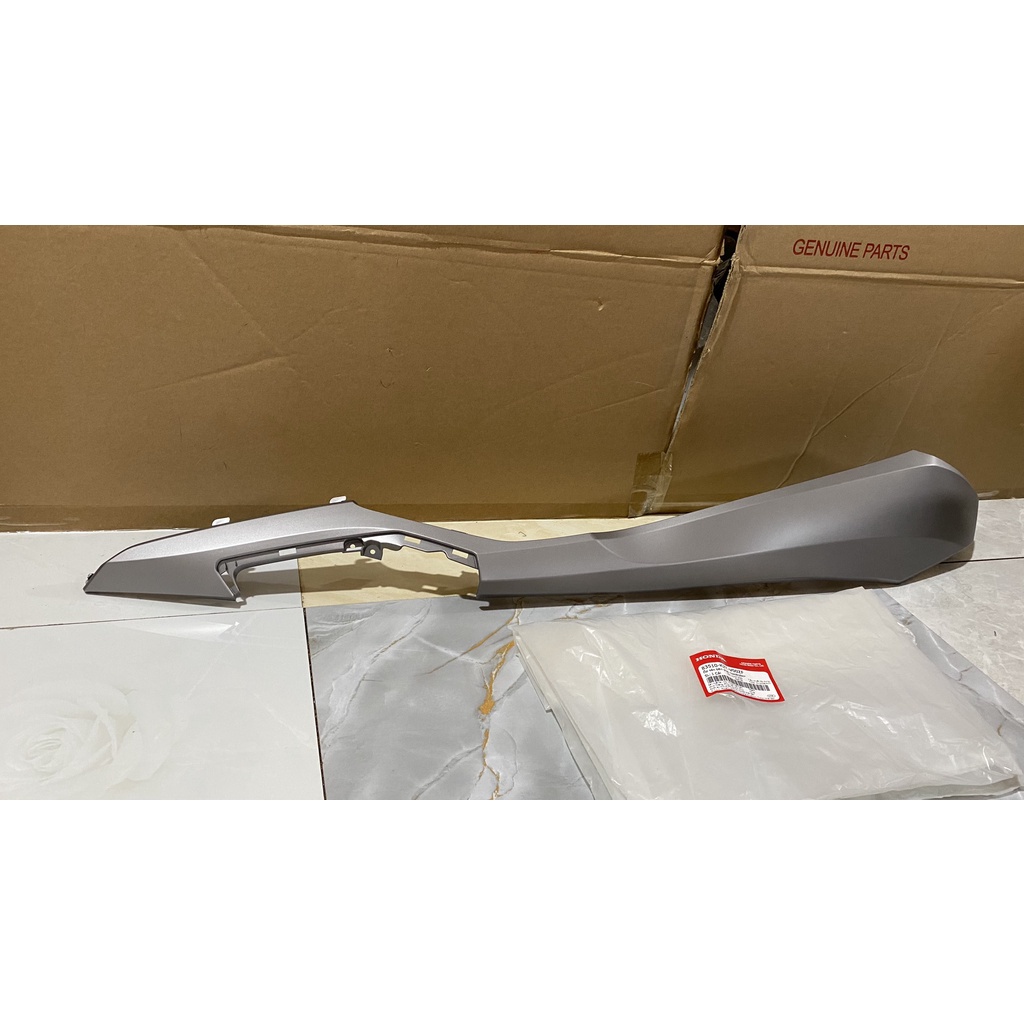 ครอบข้างขวา | ตะกั่ว 125 บาร์ข้าง (2022) Matte Silver *NHB18M* (83510-K2T-V00ZF)