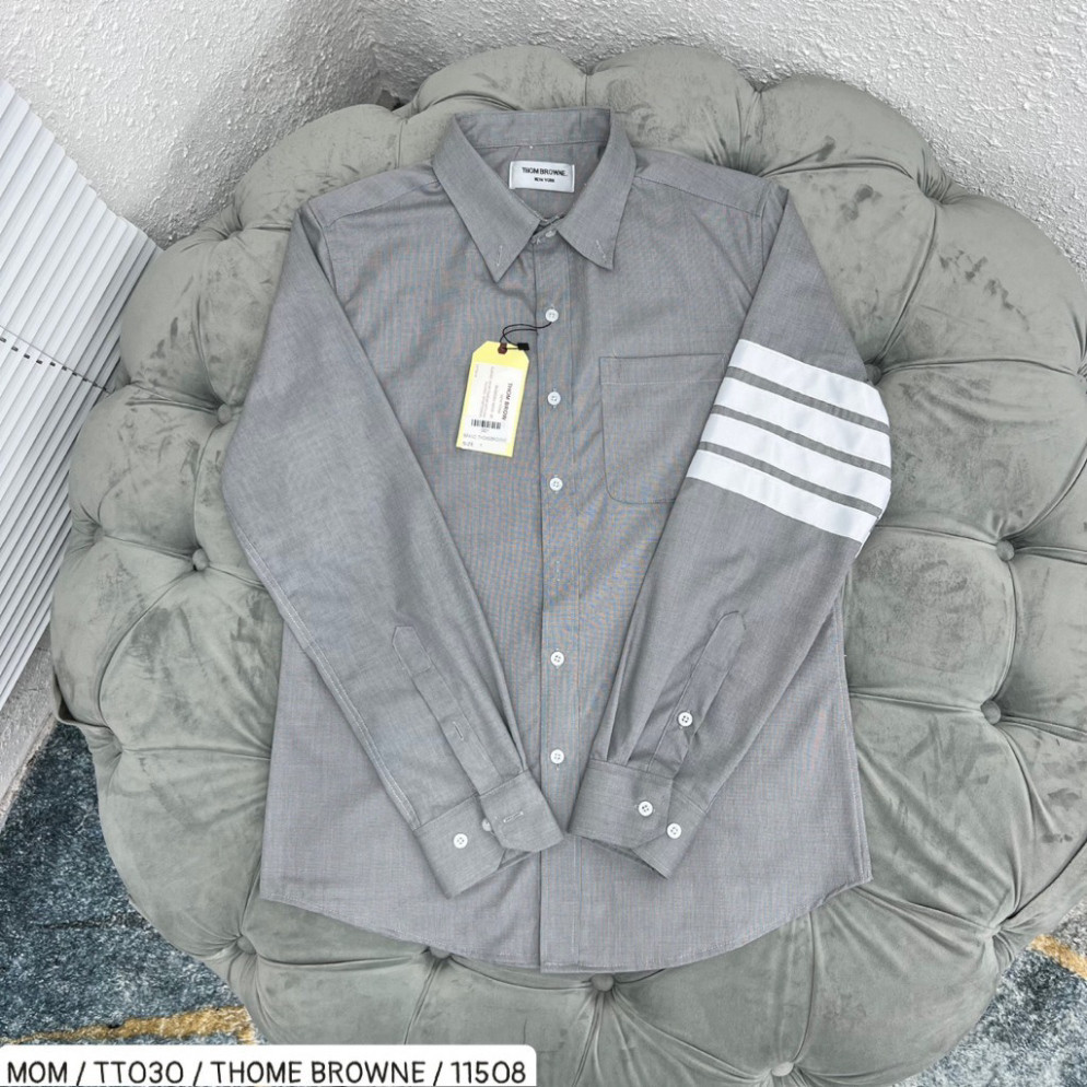 Thome Browne Shirt สีเทา ปักลายแขน 4 แถบ และโลโก้ตัวอักษรหน้าท้อง เสื้อ Somi Tom สีเทาแถบแขน 4 แถบ