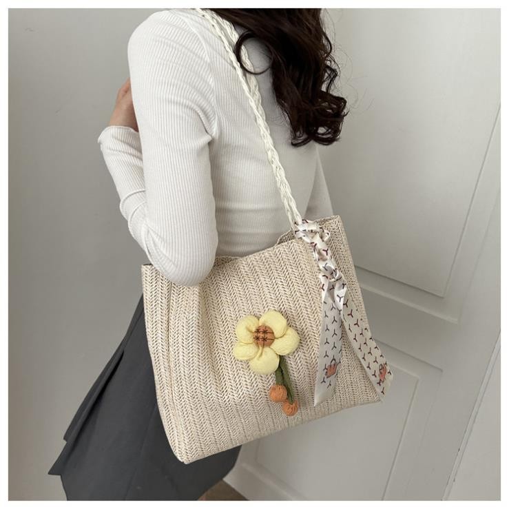 กระเป๋าสะพายกกสวยมากพร้อมดอกไม้และผูกโบว์ติดกระดุม T67 Shop Vancoco