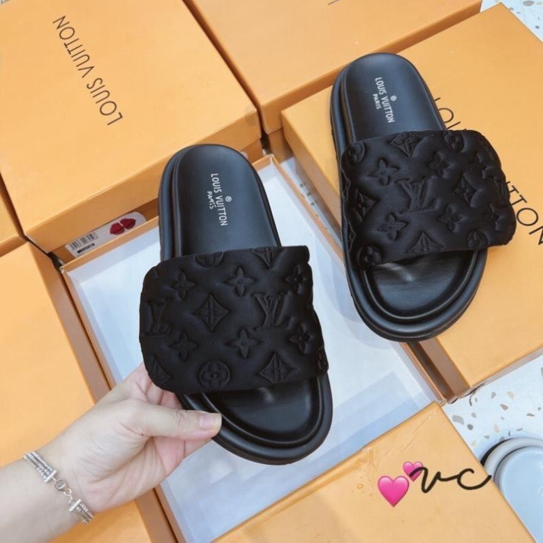 Vitt0n 1: 1L0UIS รองเท้าแตะหนังแท้พื้นหนา 2024 แฟชั่นฤดูร้อน