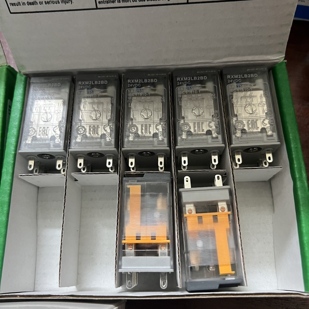 Schneider รีเลย์ระดับกลาง 24VDC 14 พิน และ 8 พิน RXM4LB2BD, RXM2LB2BD พร้อมไฟ